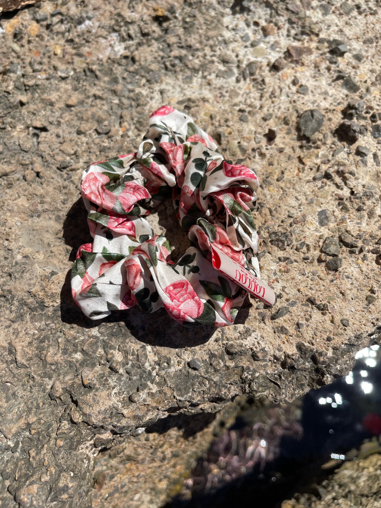 Coletero de Seda de Rosas Rojas y Verdes