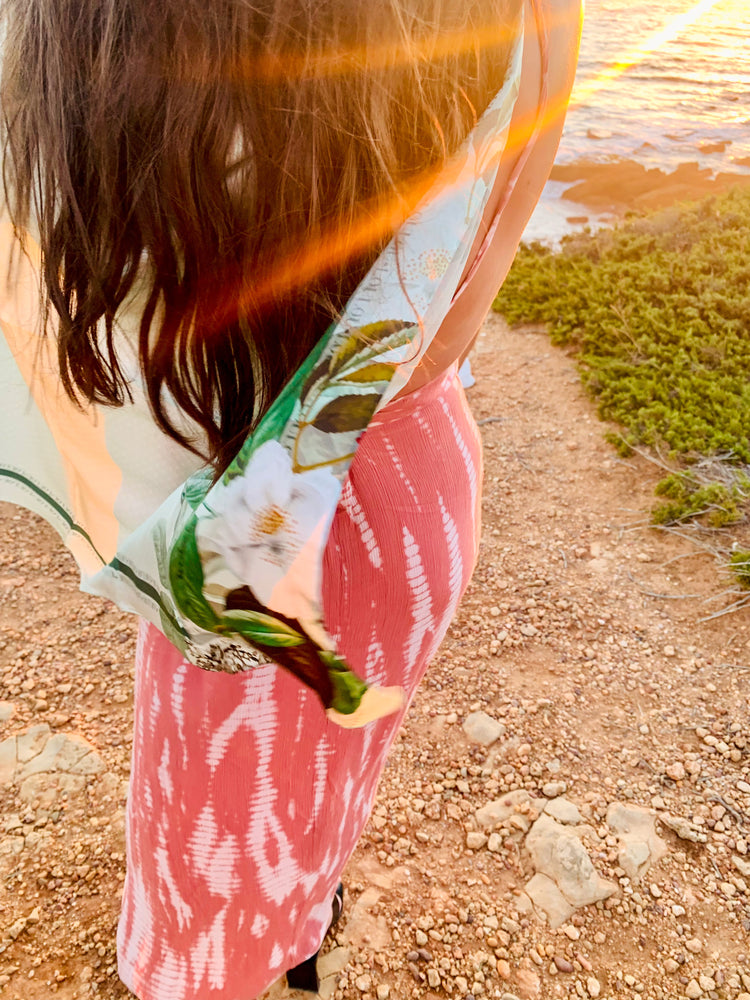 Un ramito de Flores Silk Scarf