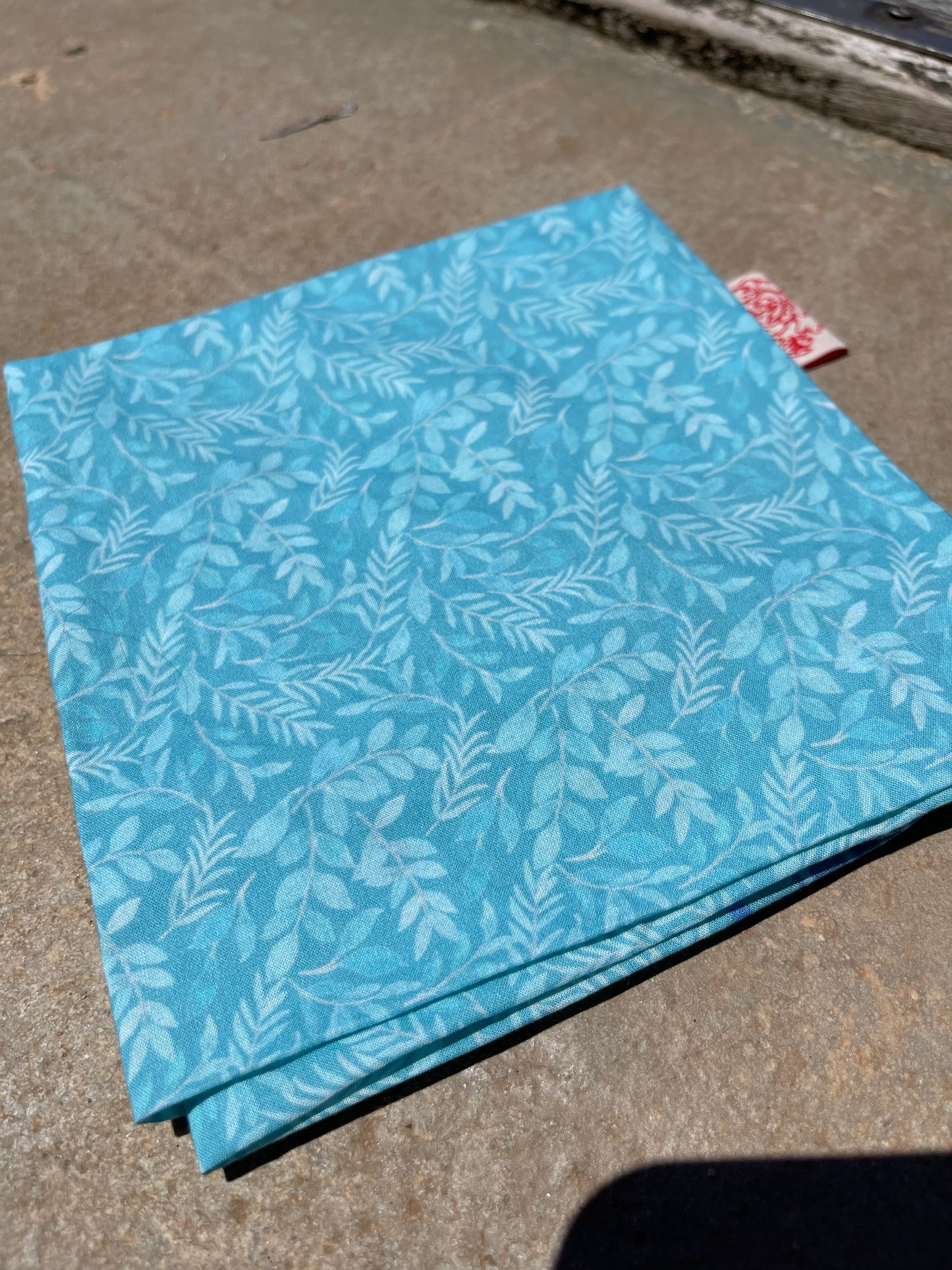 Pañuelo de Algodón Azul con Flores (61 cm x 61 cm) 💙